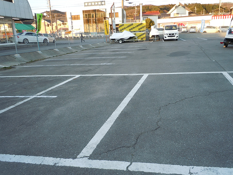 大型駐車スペース＆ストックスペース01