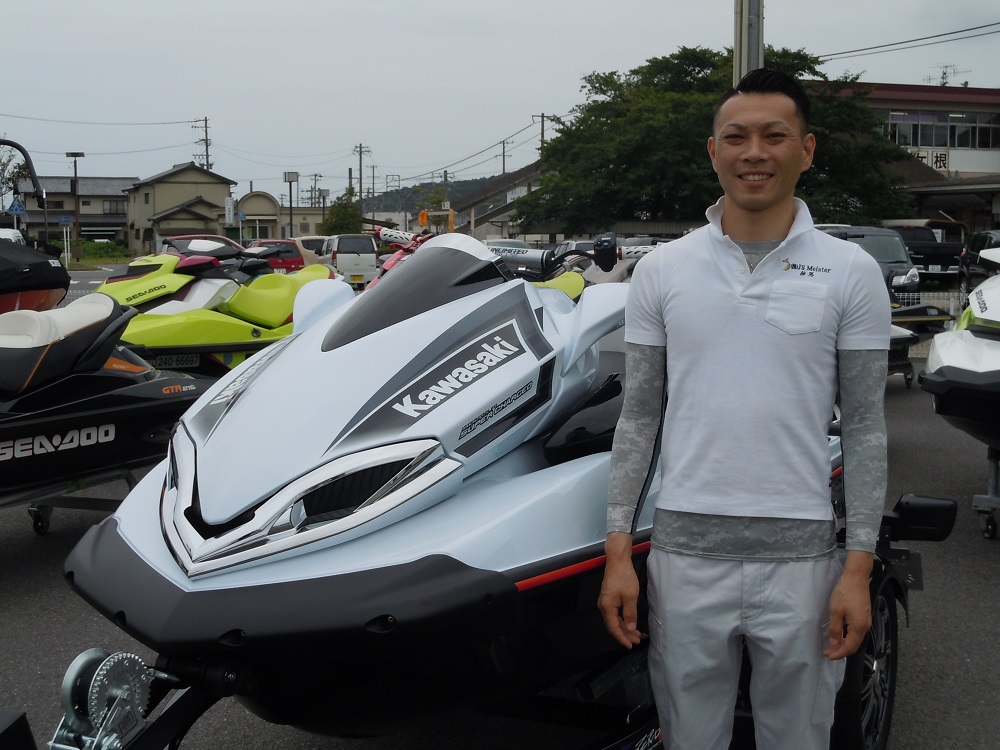 カッコよく決まっているULTRA310LXの納艇です。