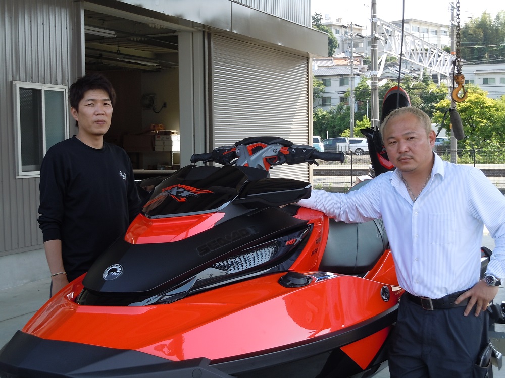 RXT-X300RSとFXクルーザーSVHO何色にしますか？　赤！