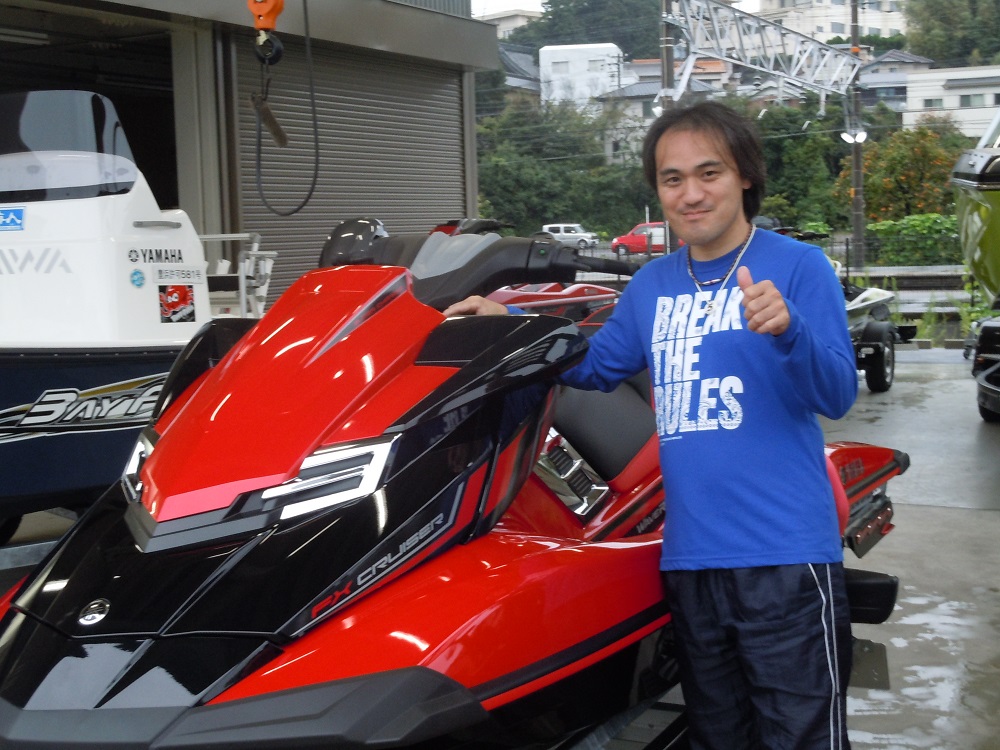 シートがカッコイー！！　FXクルーザーSVHOの納艇です。