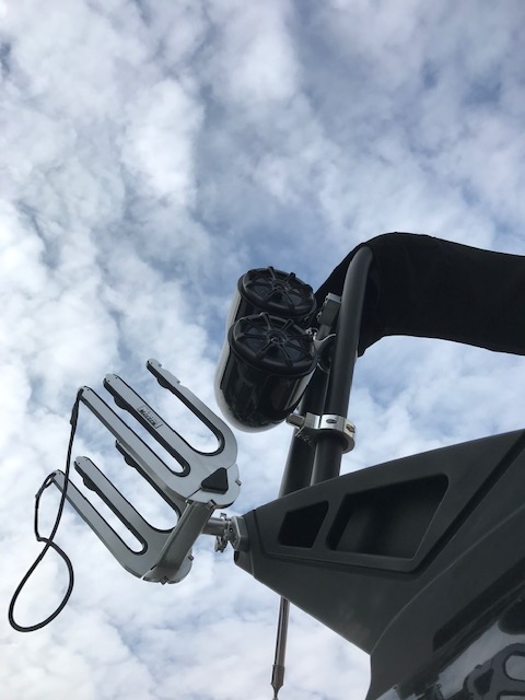 スカラブ255 HO WAKEにkickerのダブルバレットスピーカーインストール！