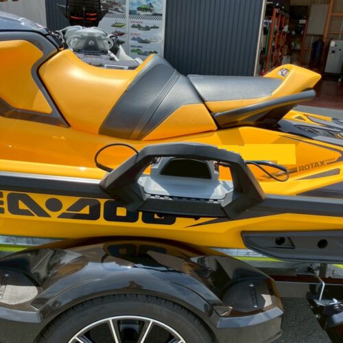 SEADOOにウェイクボートラックを取り付け